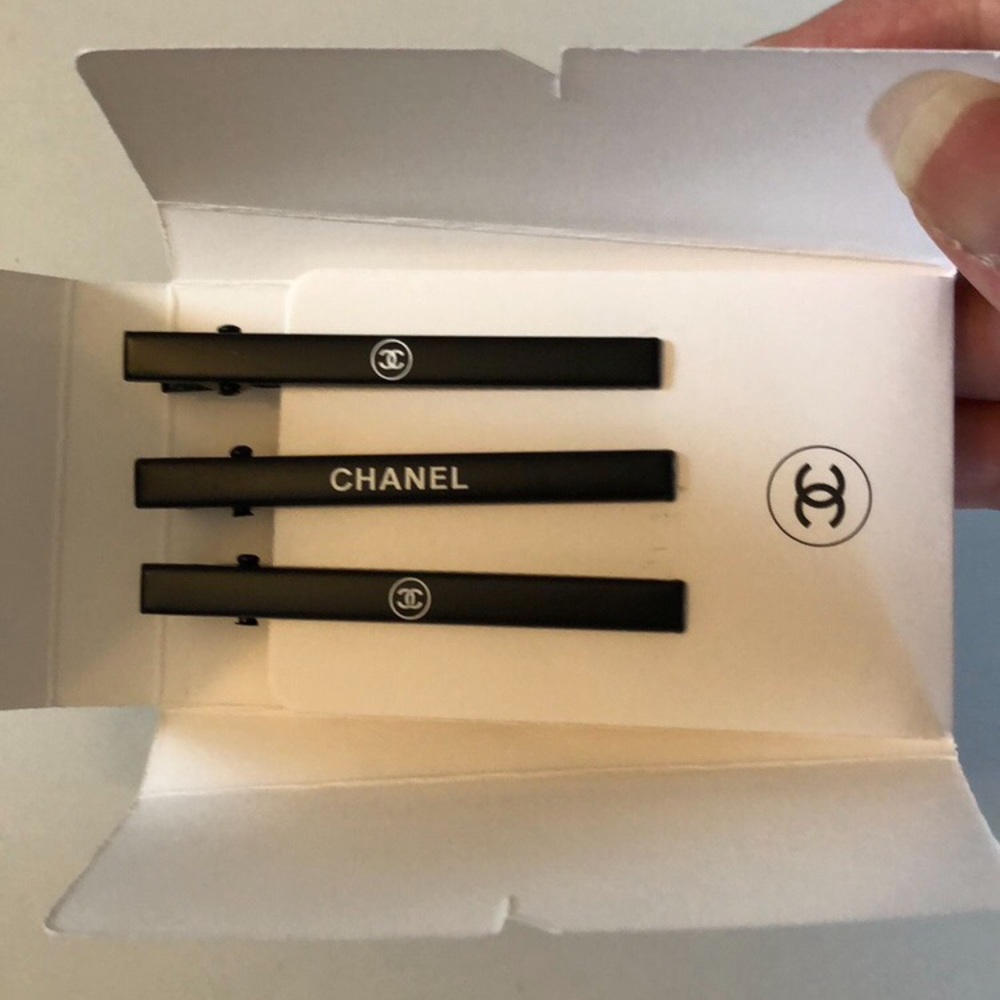 Chanel Beauty hair clips Set